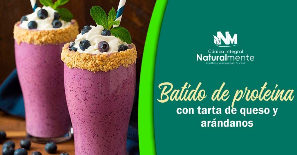 Batido-de-proteína-de-tarta-de-queso-y-arándanos-blog
