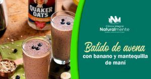 Batido de avena y banano con mantequilla de maní