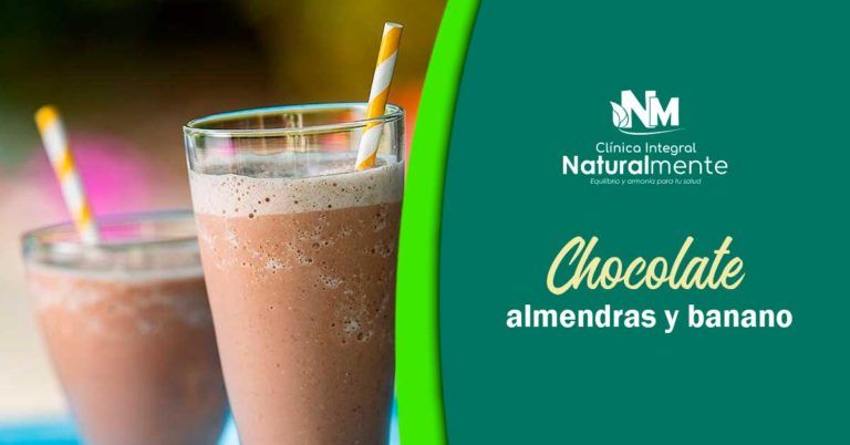 Batido de chocolate, almendras y banano