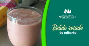 Batido rosado de ruibarbo
