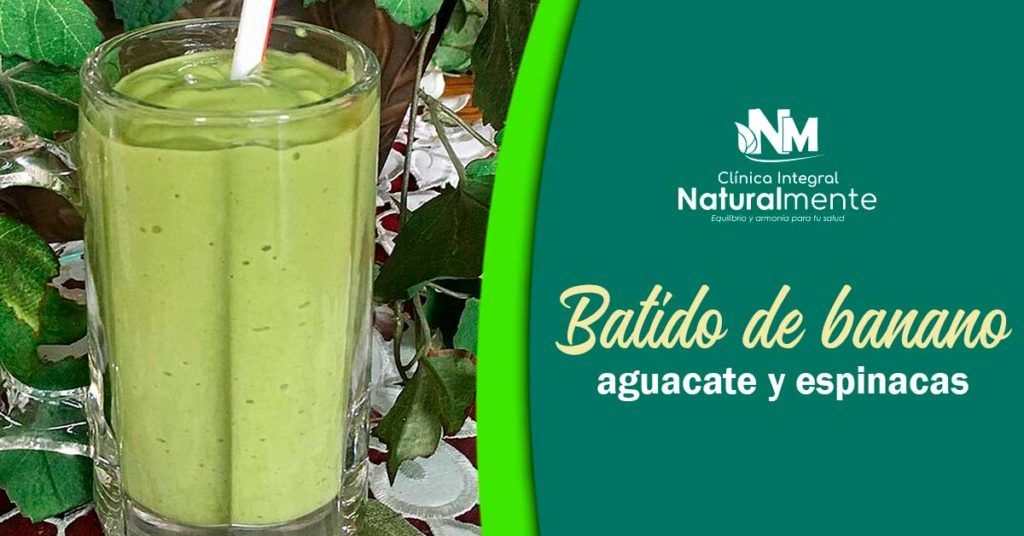 Batido de banano, aguacate y espinacas