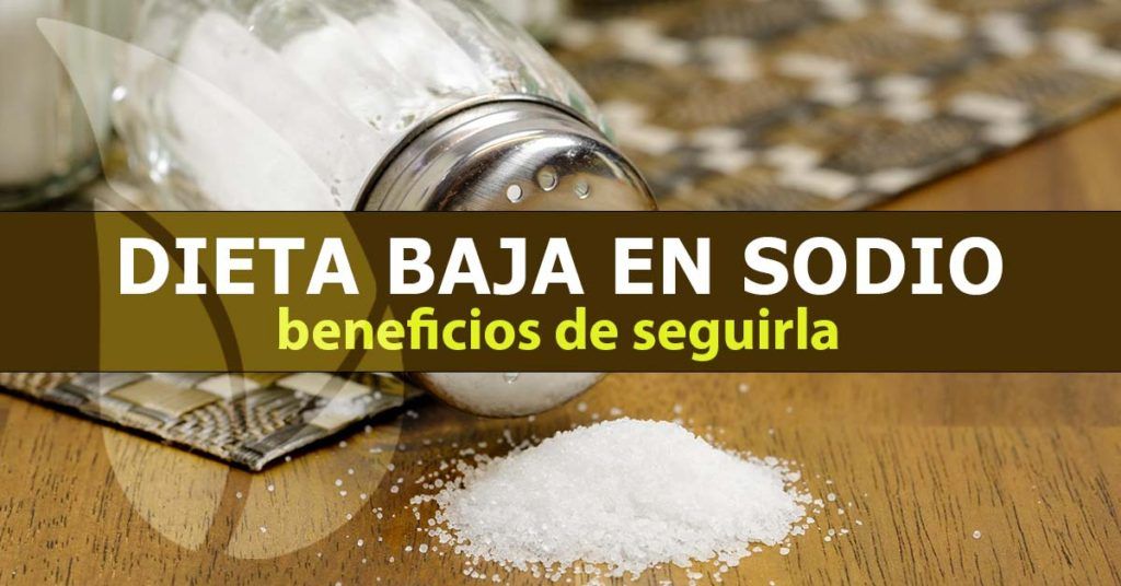 Bote tirado con sal desparramada